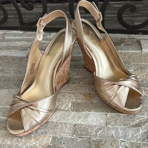 Lilly Pulitzer Gold Wedge Sandal sz 7